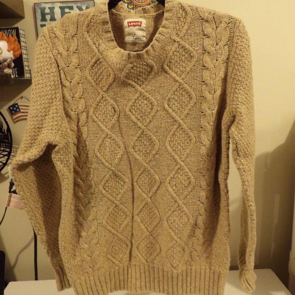 + Women's Levi Straus Size Medium Tan Cable Knit Sweater (Tinkerbell)